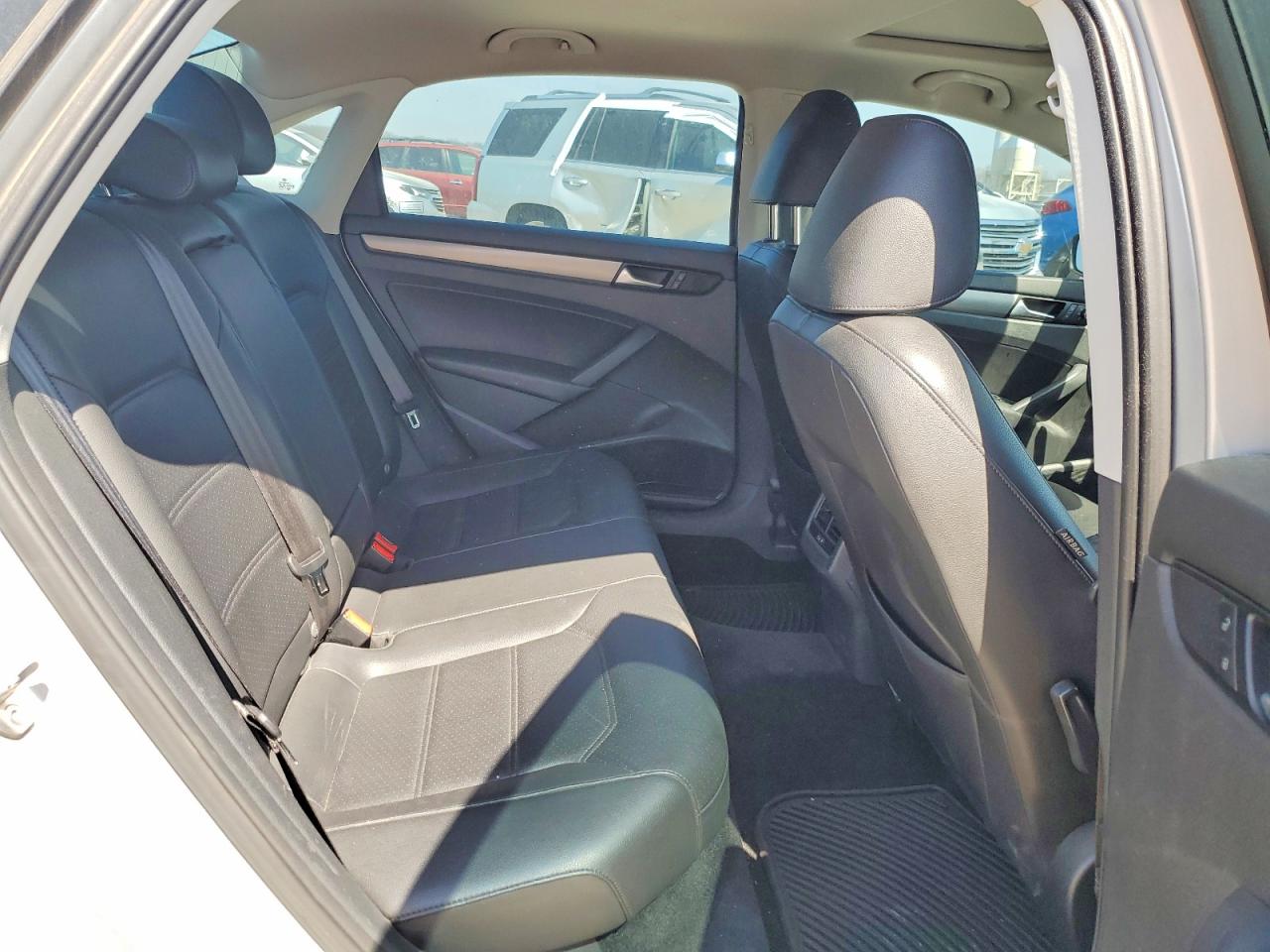 2015 VOLKSWAGEN PASSAT SE photo 19