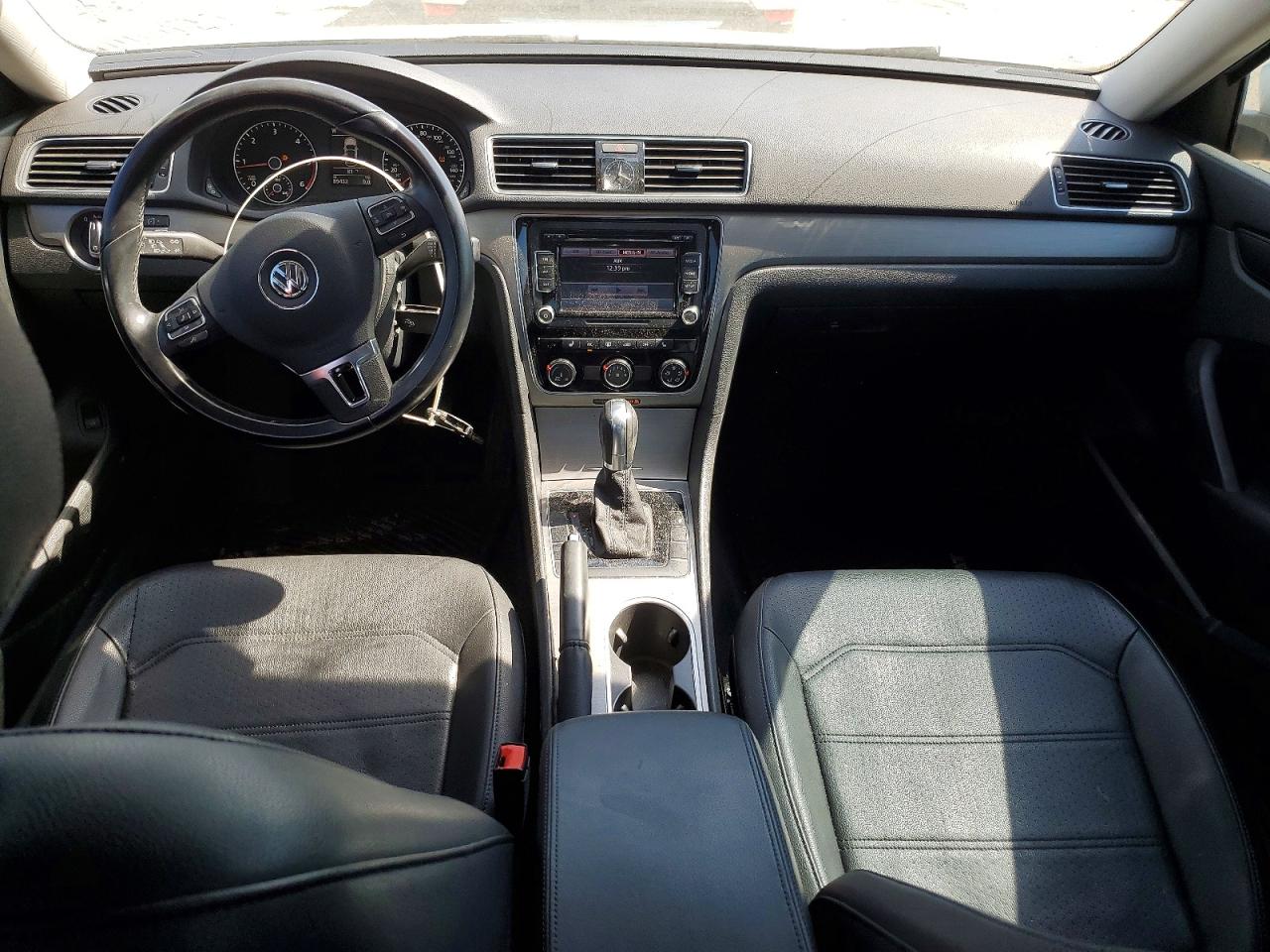 2015 VOLKSWAGEN PASSAT SE photo 15