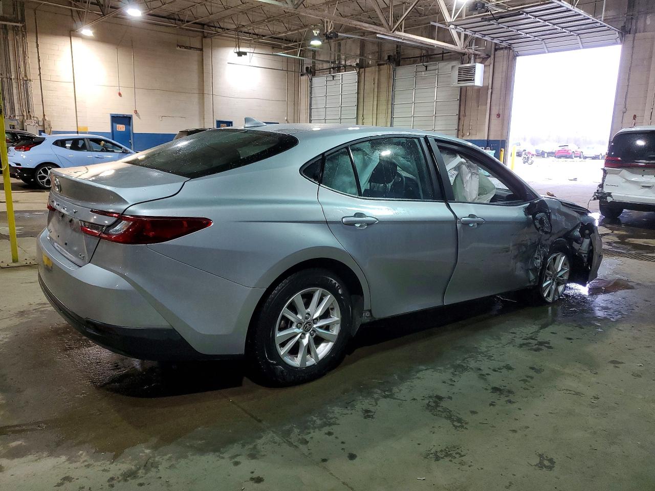 2025 TOYOTA CAMRY LE photo 5