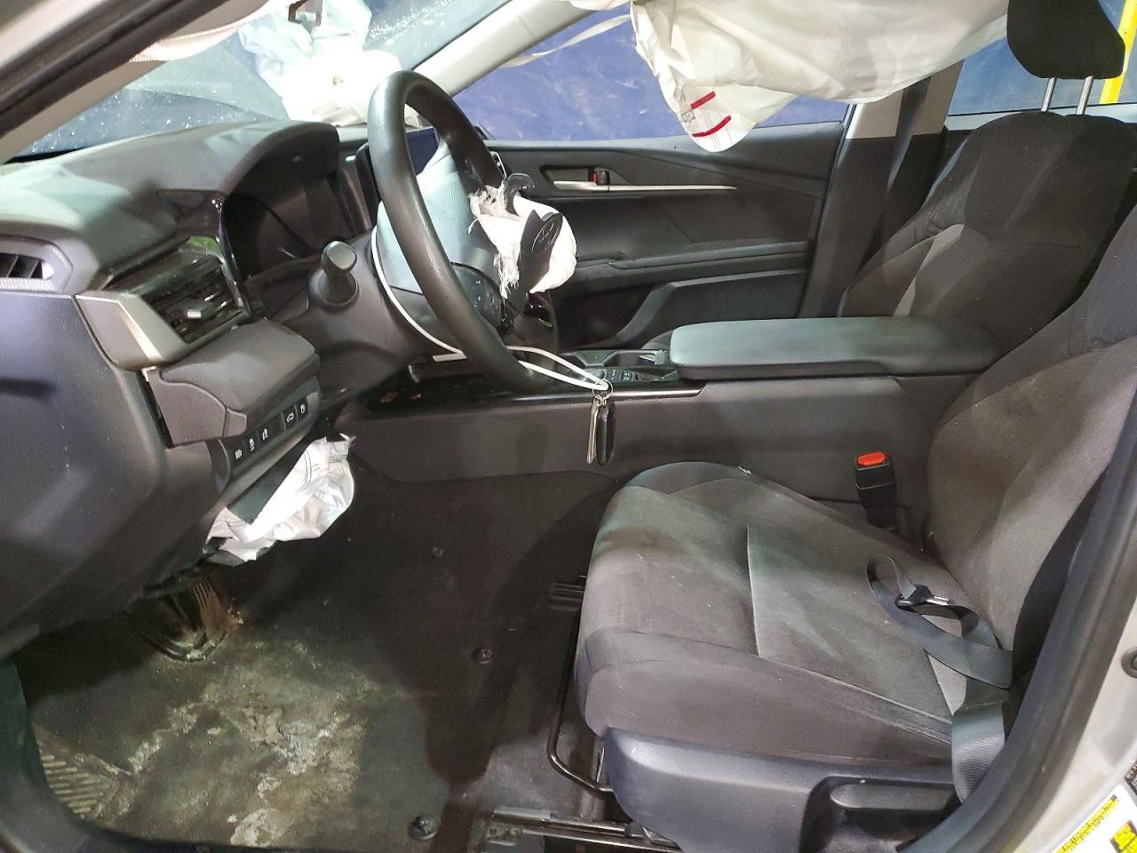 2025 TOYOTA CAMRY LE photo 13