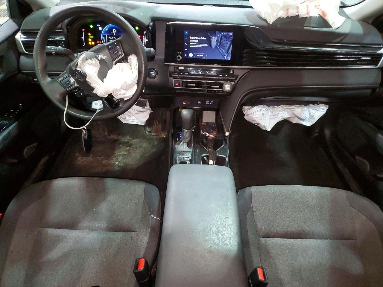 2025 TOYOTA CAMRY LE photo 15
