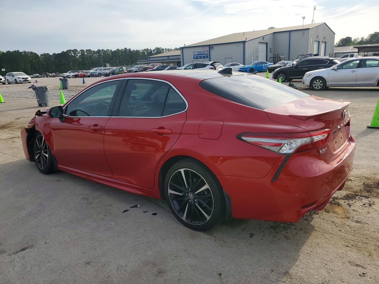 2019 TOYOTA CAMRY XSE photo 2