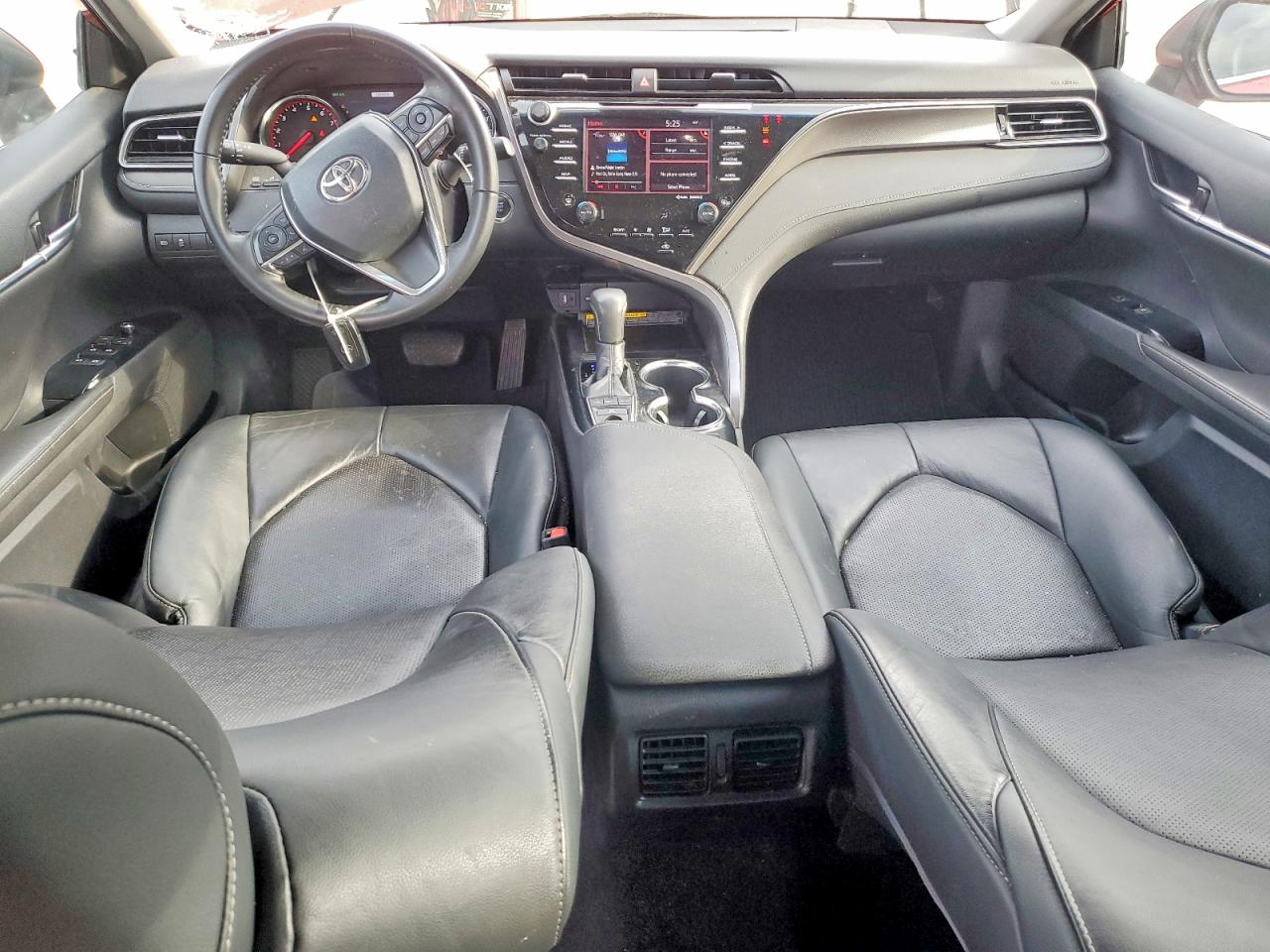 2019 TOYOTA CAMRY XSE photo 8