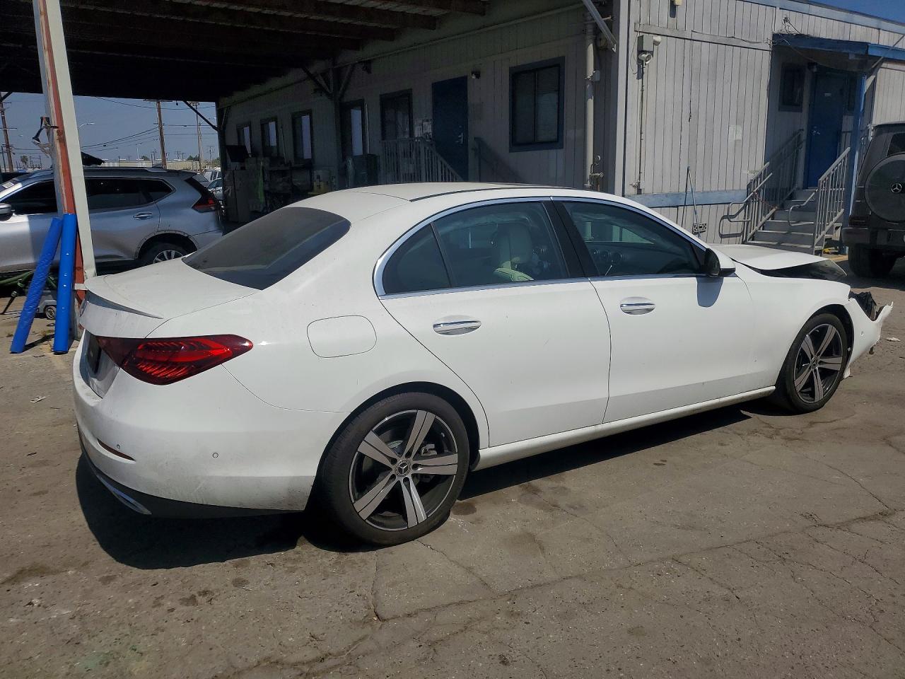 2025 MERCEDES-BENZ C 300 photo 5