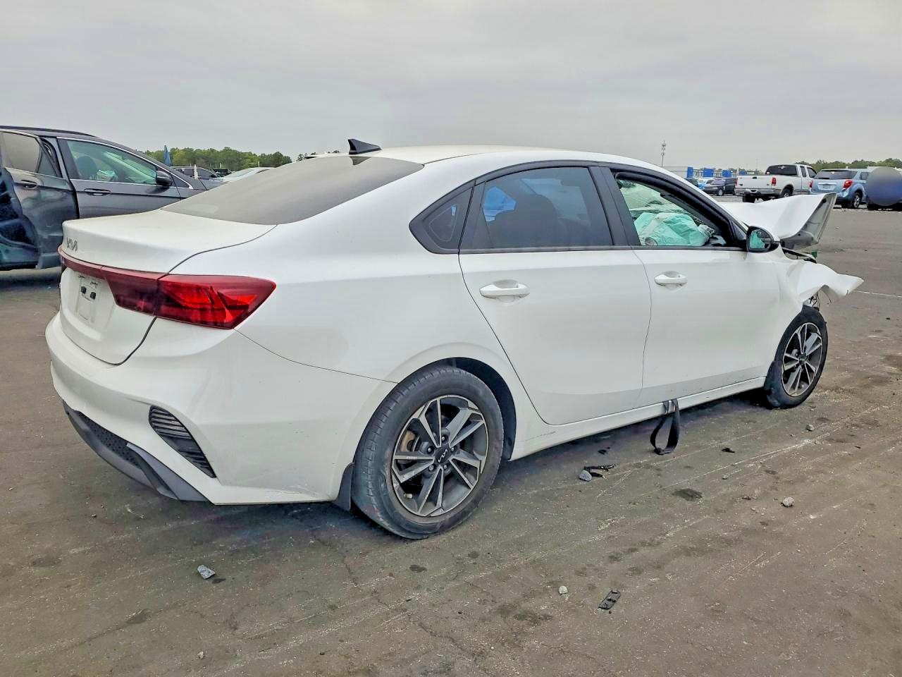 2023 KIA FORTE LXS photo 7