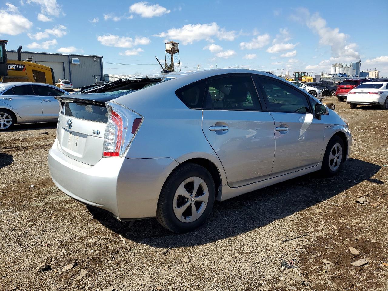 2013 TOYOTA PRIUS THREE photo 7