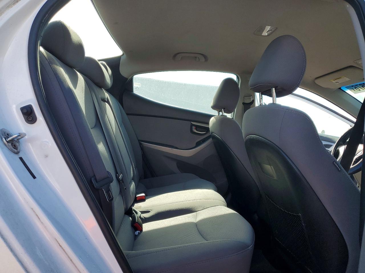 2014 HYUNDAI ELANTRA SE photo 28