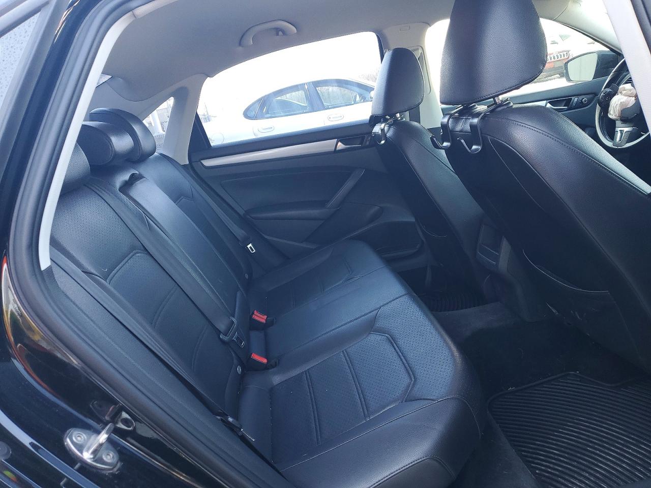 2015 VOLKSWAGEN PASSAT S photo 19