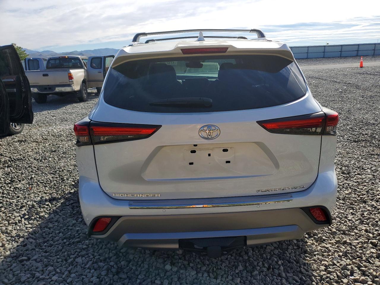 2022 TOYOTA HIGHLANDER PLATINUM photo 11