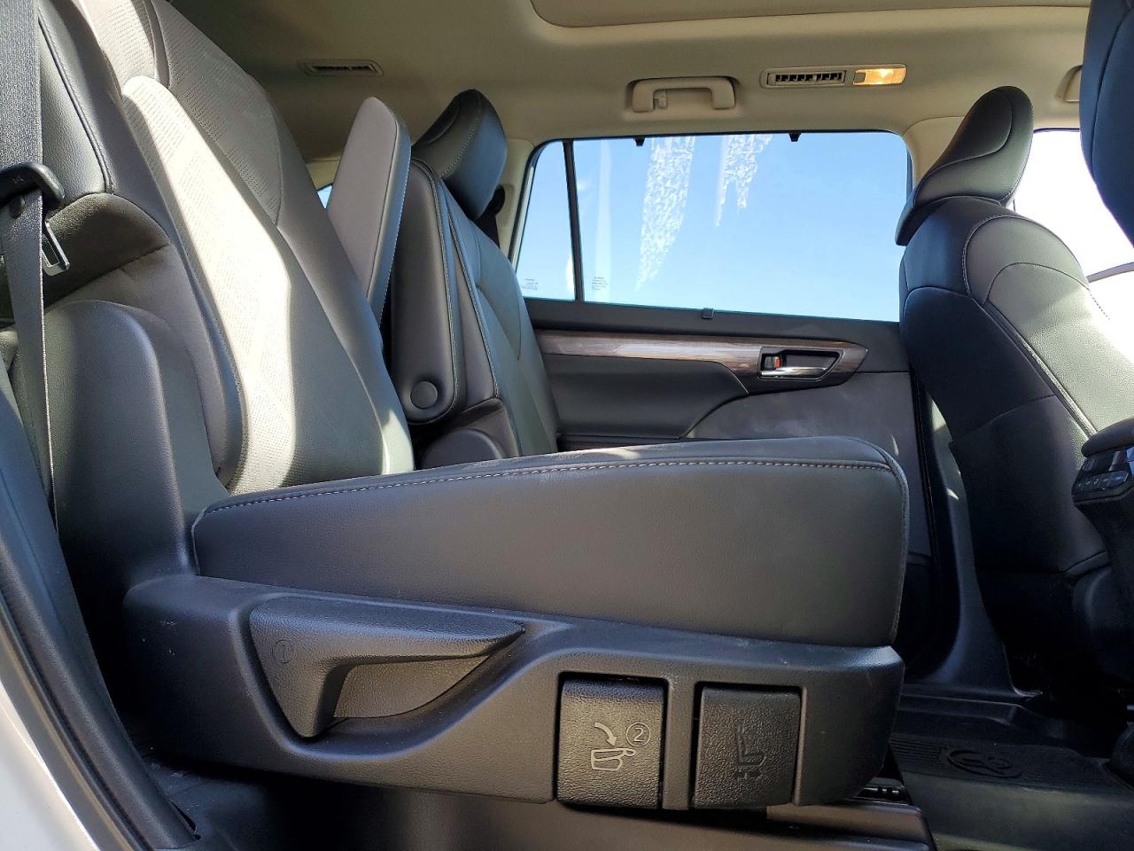 2022 TOYOTA HIGHLANDER PLATINUM photo 21