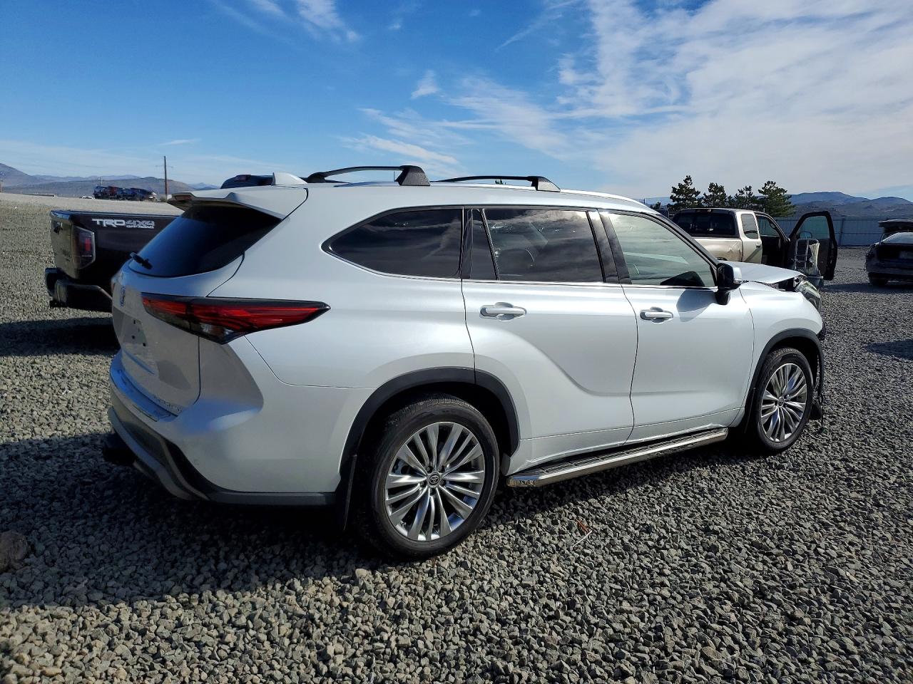 2022 TOYOTA HIGHLANDER PLATINUM photo 5