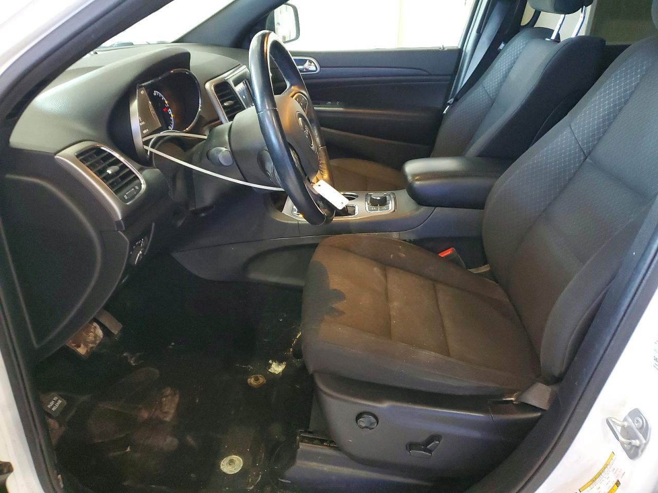 2020 JEEP GRAND CHEROKEE LAREDO photo 13