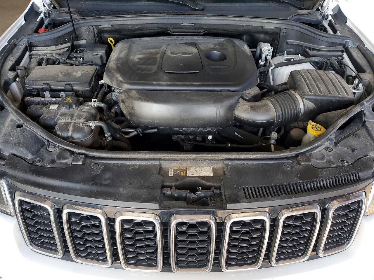 2020 JEEP GRAND CHEROKEE LAREDO photo 23