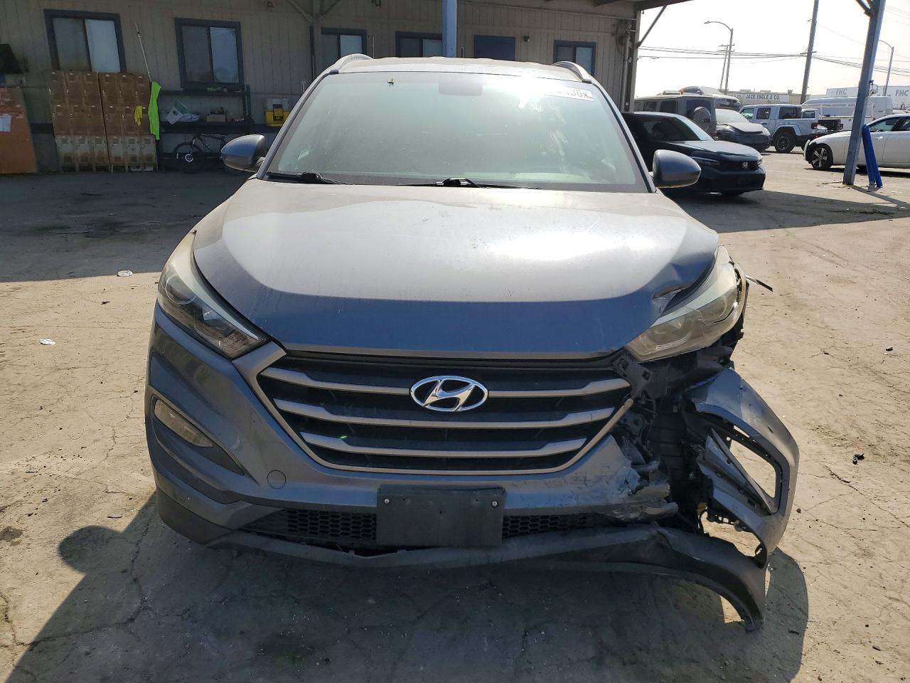 2016 HYUNDAI TUCSON SE photo 9