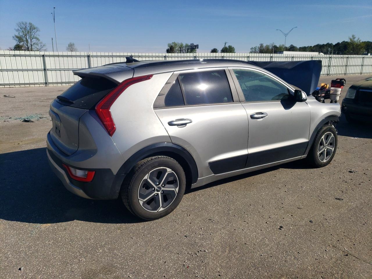2023 KIA NIRO SX photo 3