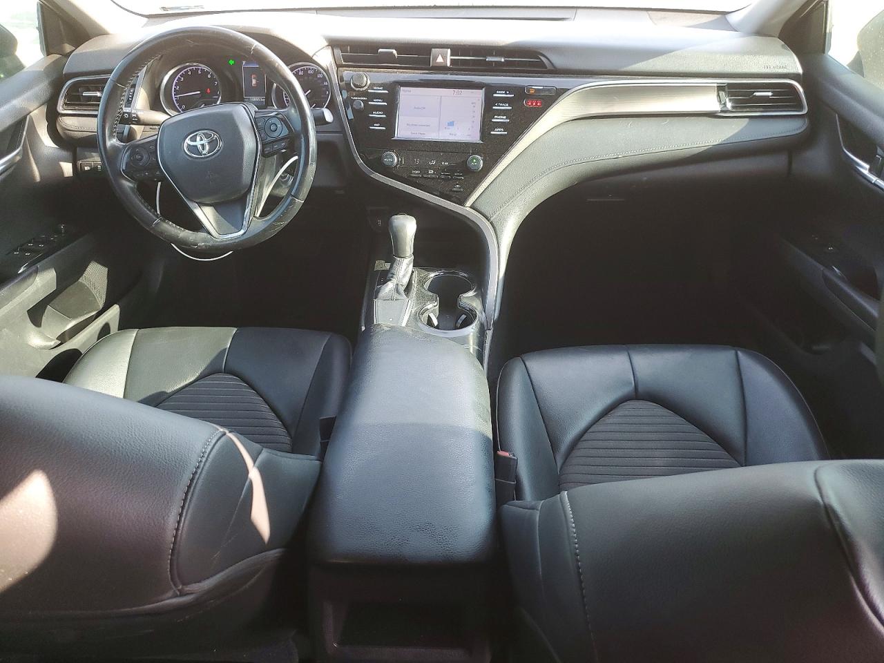 2019 TOYOTA CAMRY SE photo 22