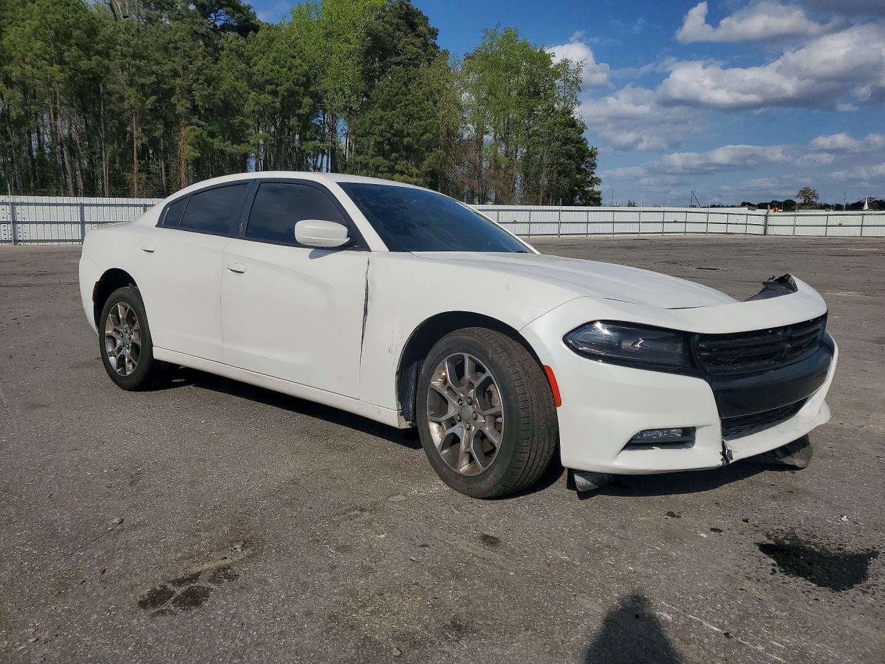 2015 DODGE CHARGER SXT photo 4