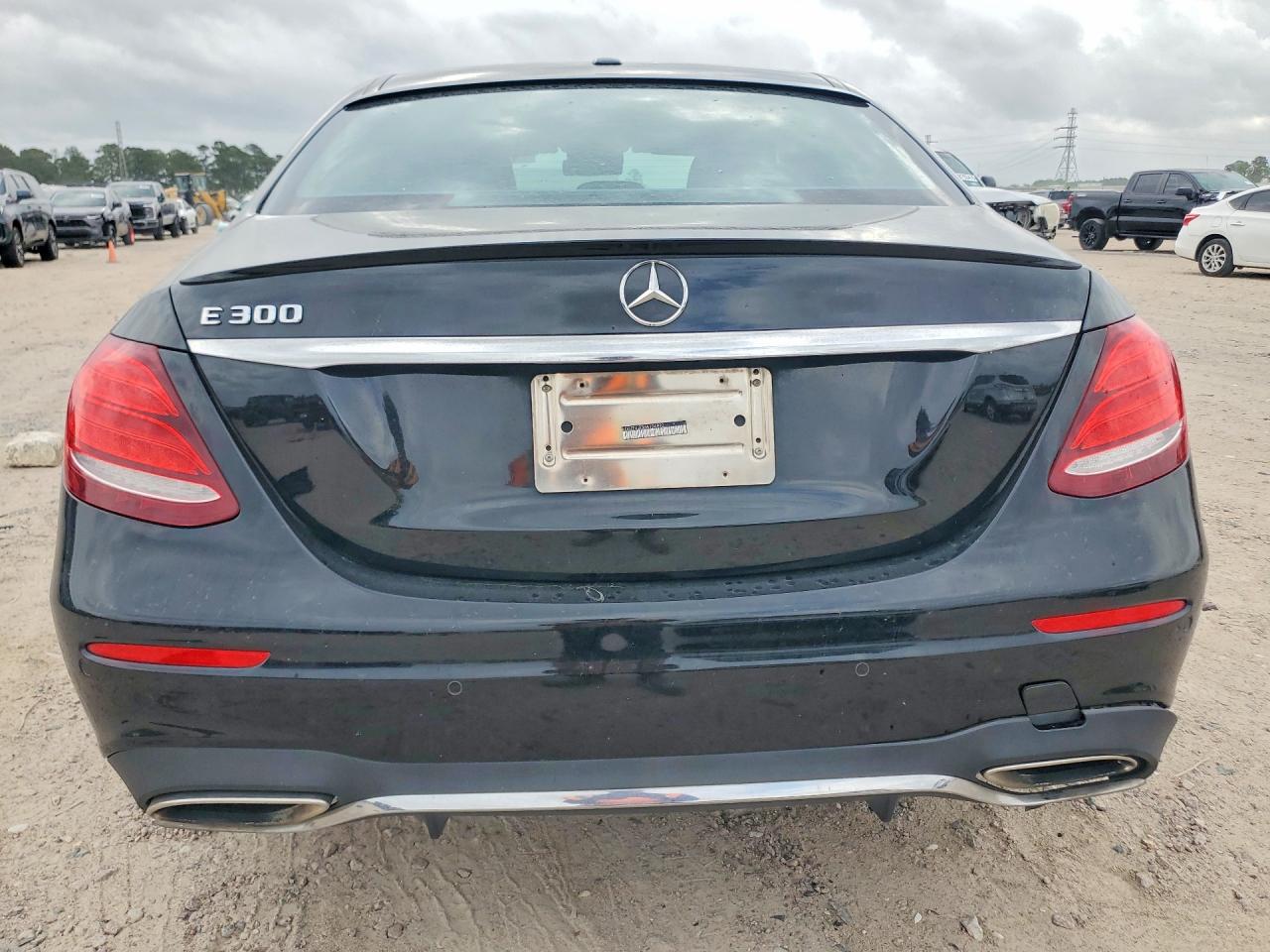 2017 MERCEDES-BENZ E 300 photo 11