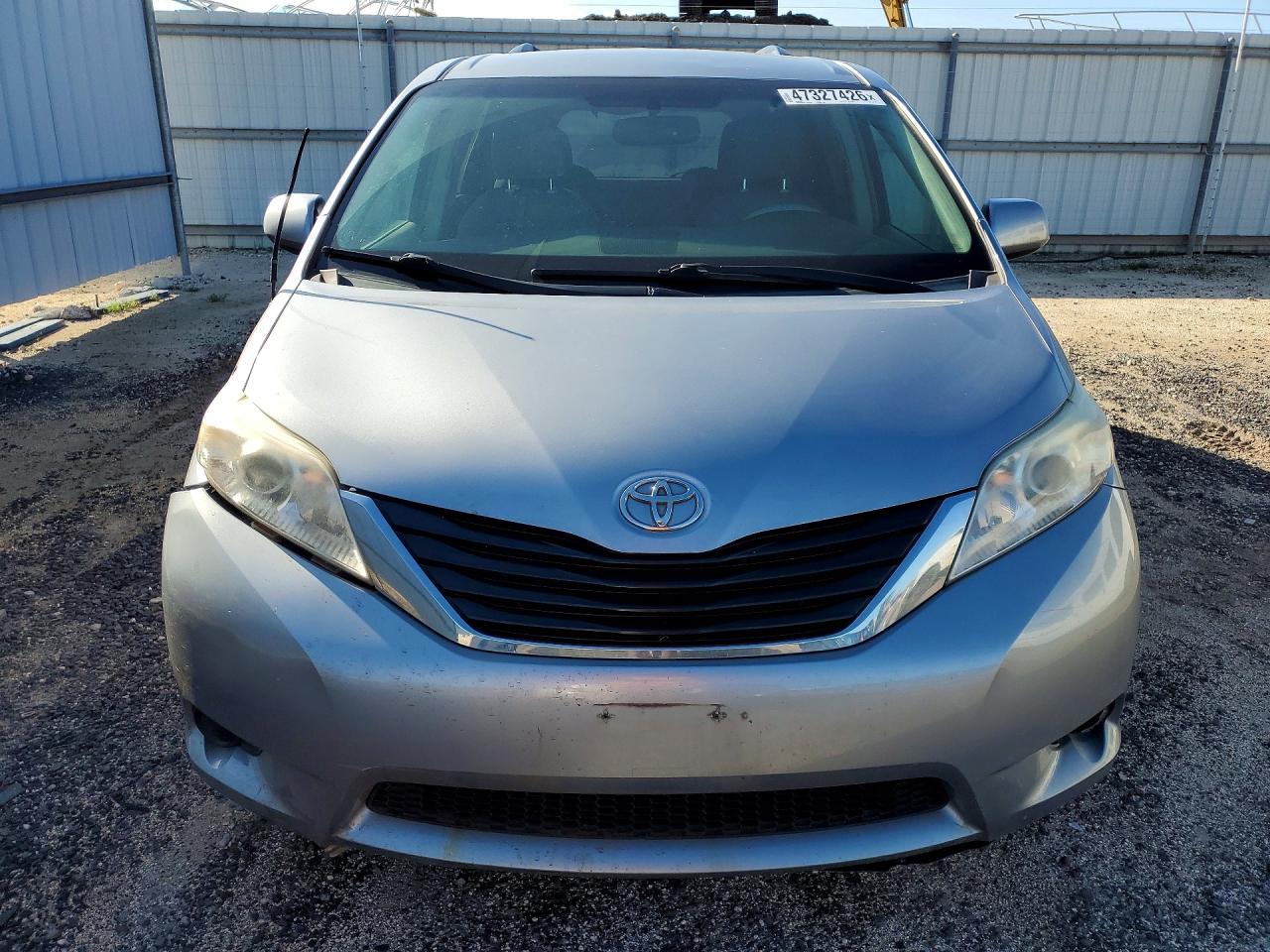 2013 TOYOTA SIENNA LE 8-PASSENGER photo 5