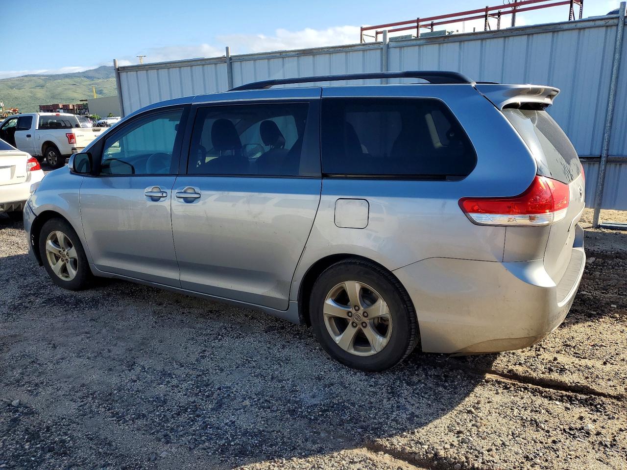 2013 TOYOTA SIENNA LE 8-PASSENGER photo 2