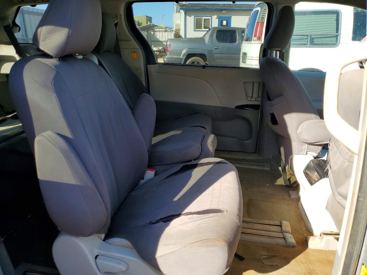 2013 TOYOTA SIENNA LE 8-PASSENGER photo 11