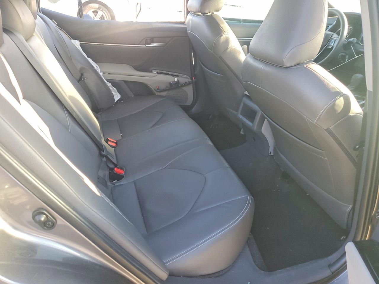2019 TOYOTA CAMRY LE photo 10