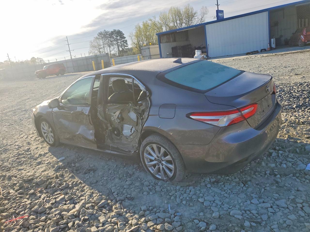 2019 TOYOTA CAMRY LE photo 2