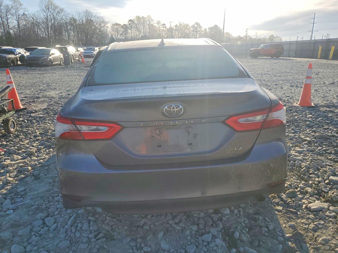 2019 TOYOTA CAMRY LE photo 6