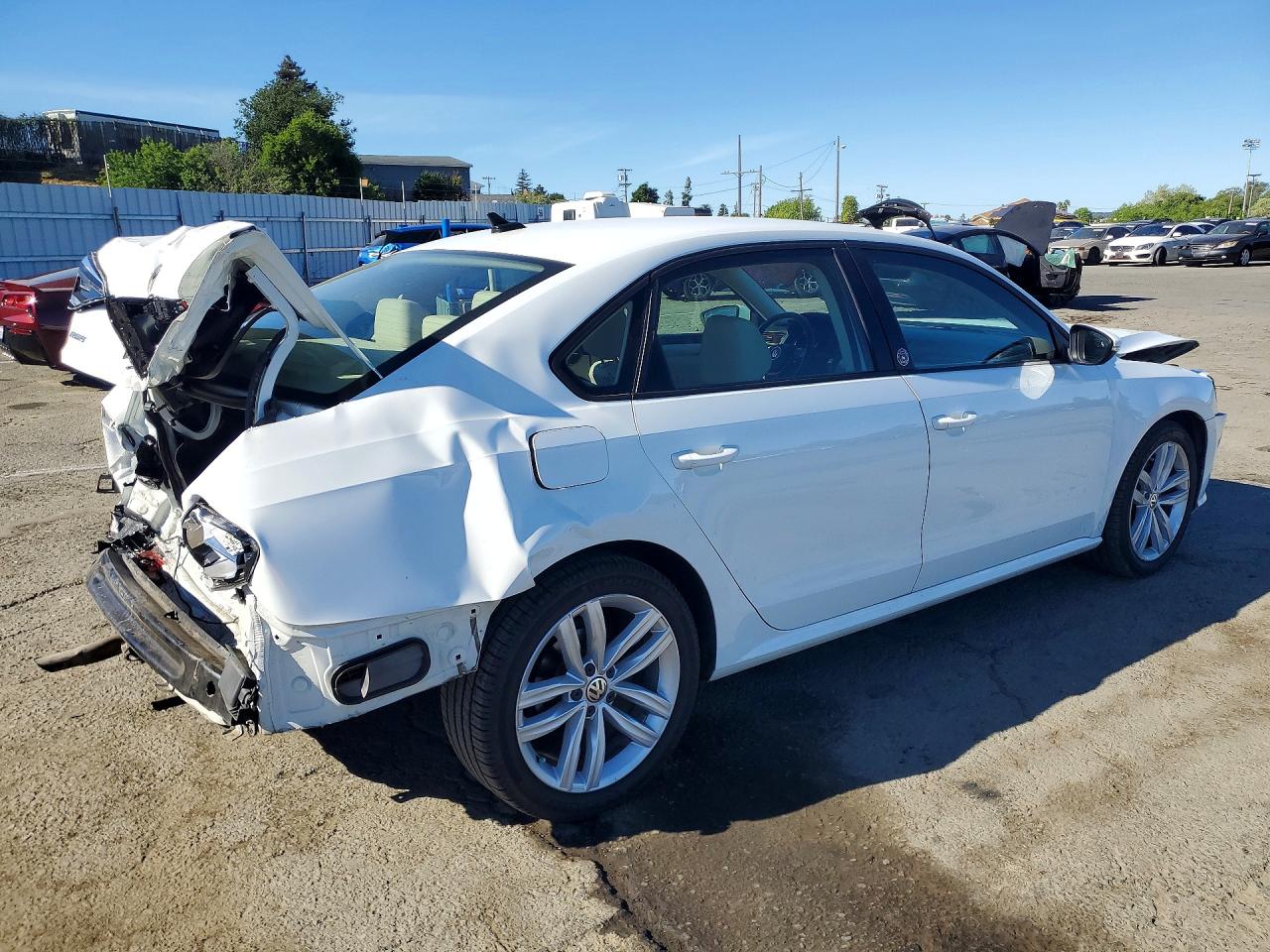 2019 VOLKSWAGEN PASSAT WOLFSBURG photo 5