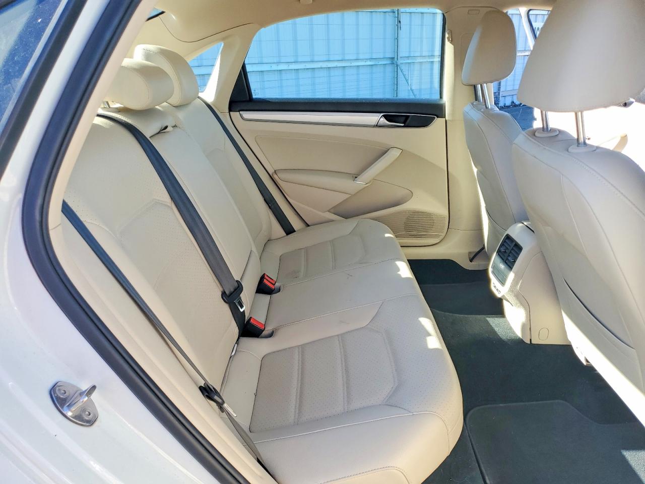 2019 VOLKSWAGEN PASSAT WOLFSBURG photo 19