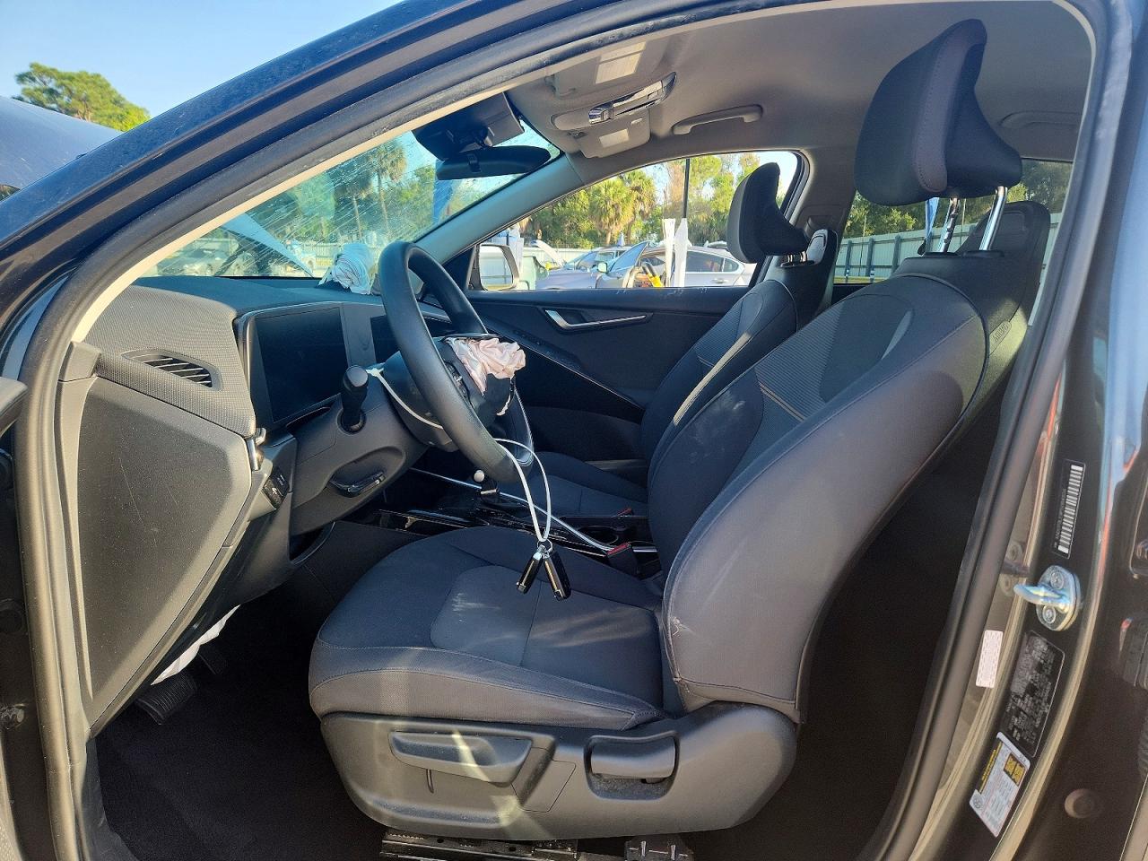 2023 KIA NIRO LX photo 7