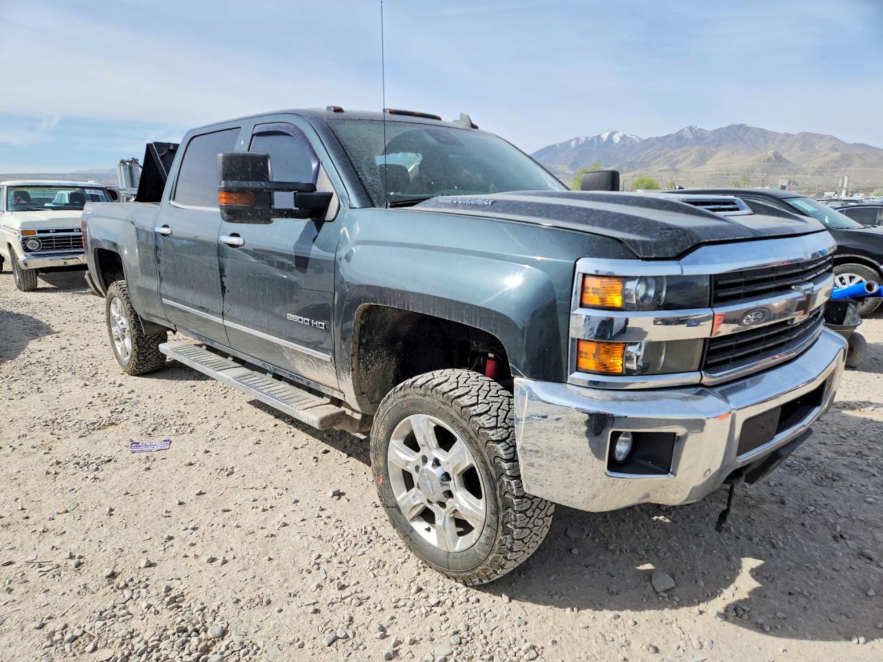 2017 CHEVROLET SILVERADO K2500 HEAVY DUTY LTZ photo 4