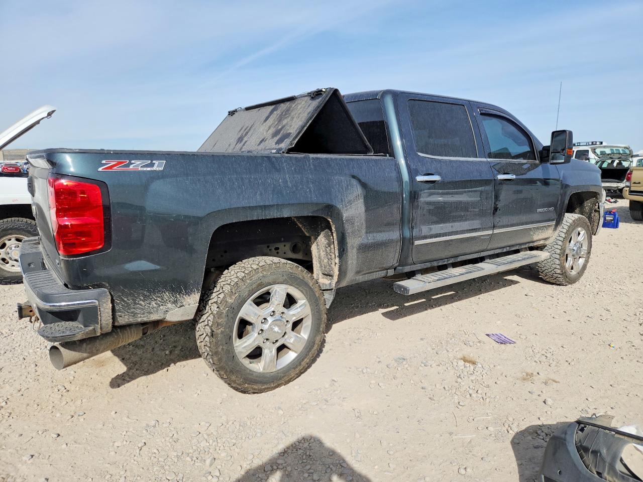 2017 CHEVROLET SILVERADO K2500 HEAVY DUTY LTZ photo 3