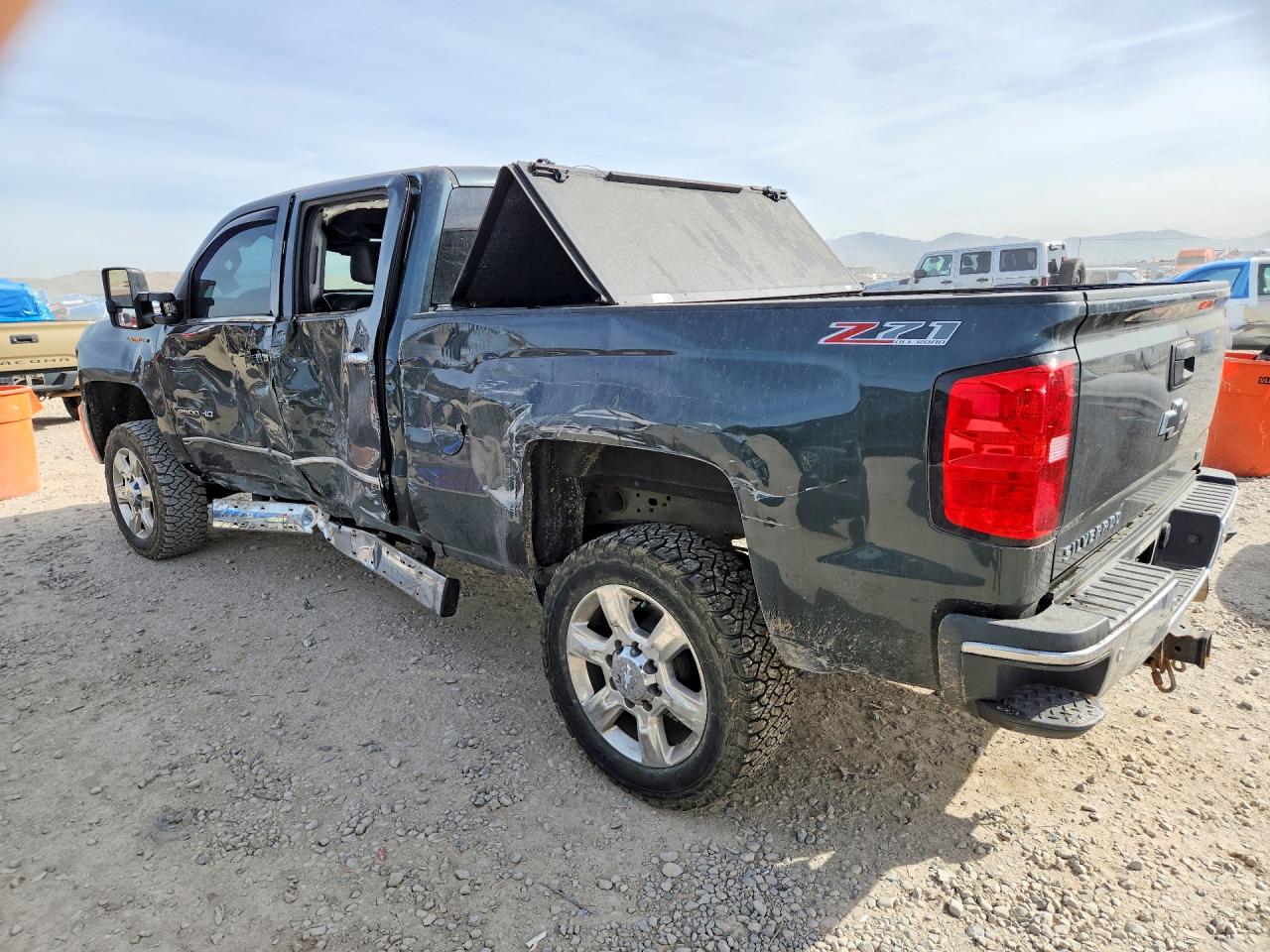 2017 CHEVROLET SILVERADO K2500 HEAVY DUTY LTZ photo 2