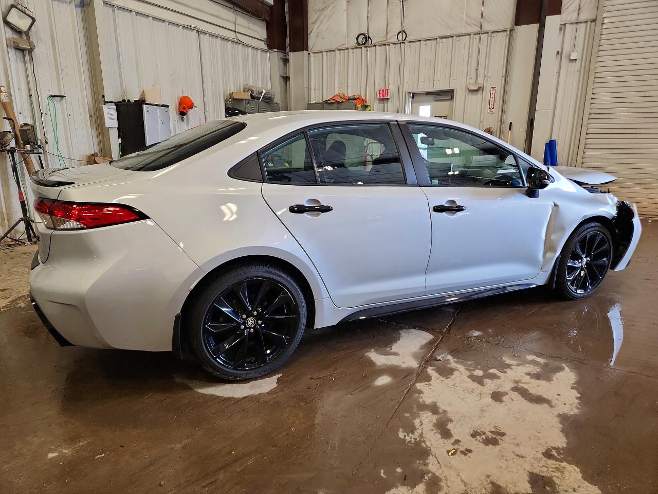 2020 TOYOTA COROLLA SE NIGHTSHADE EDITION photo 3