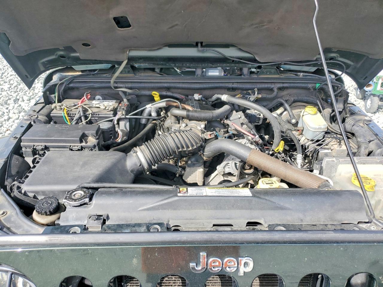 2010 JEEP WRANGLER SAHARA photo 21