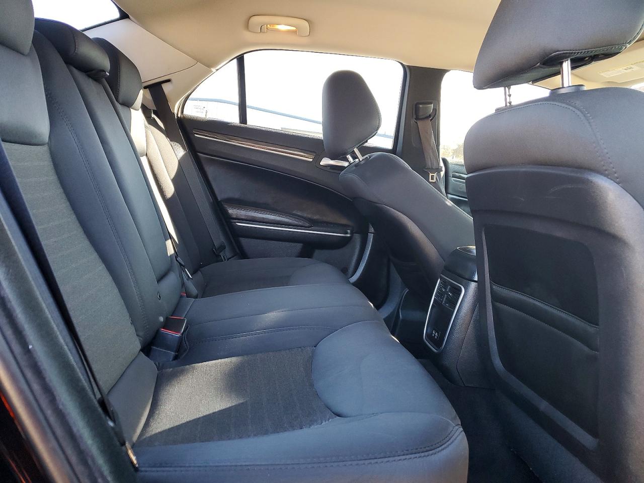 2019 CHRYSLER 300 TOURING photo 28