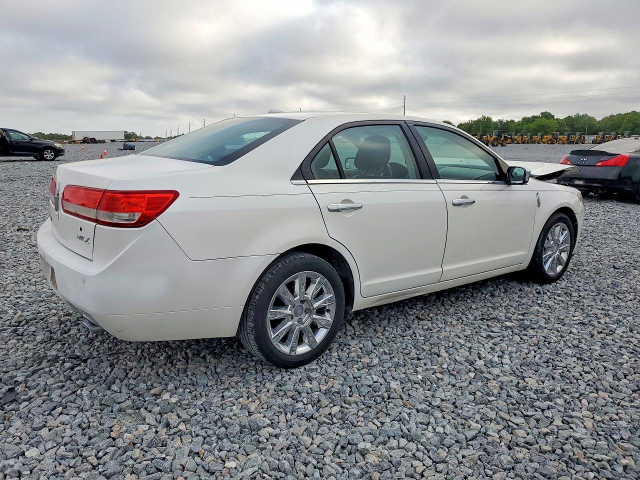 2010 LINCOLN MKZ photo 3