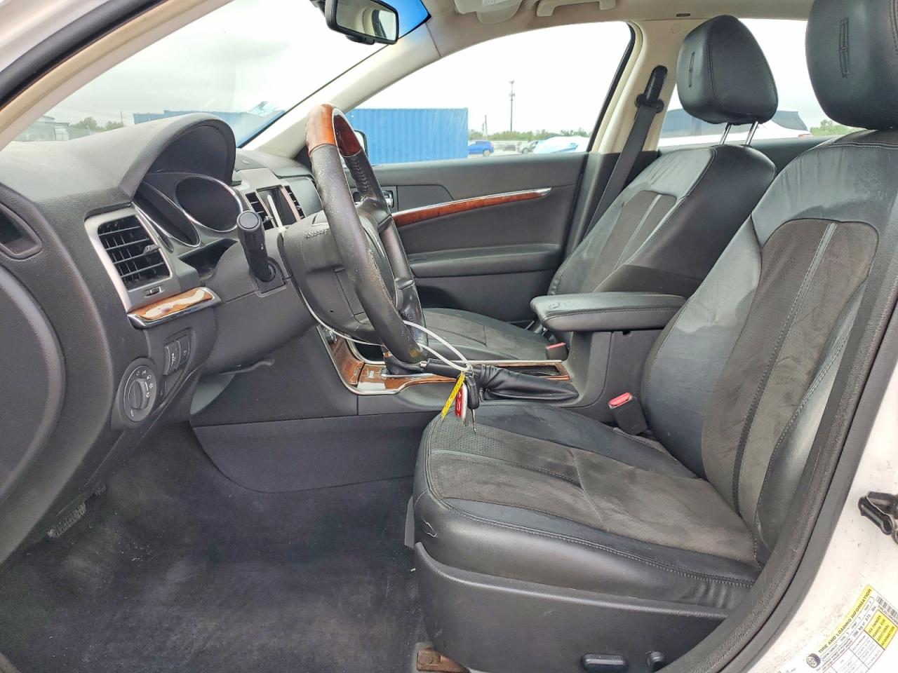 2010 LINCOLN MKZ photo 7