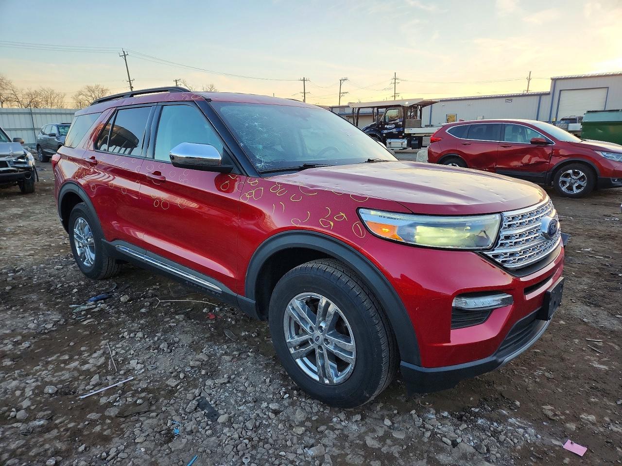 2021 FORD EXPLORER XLT photo 4