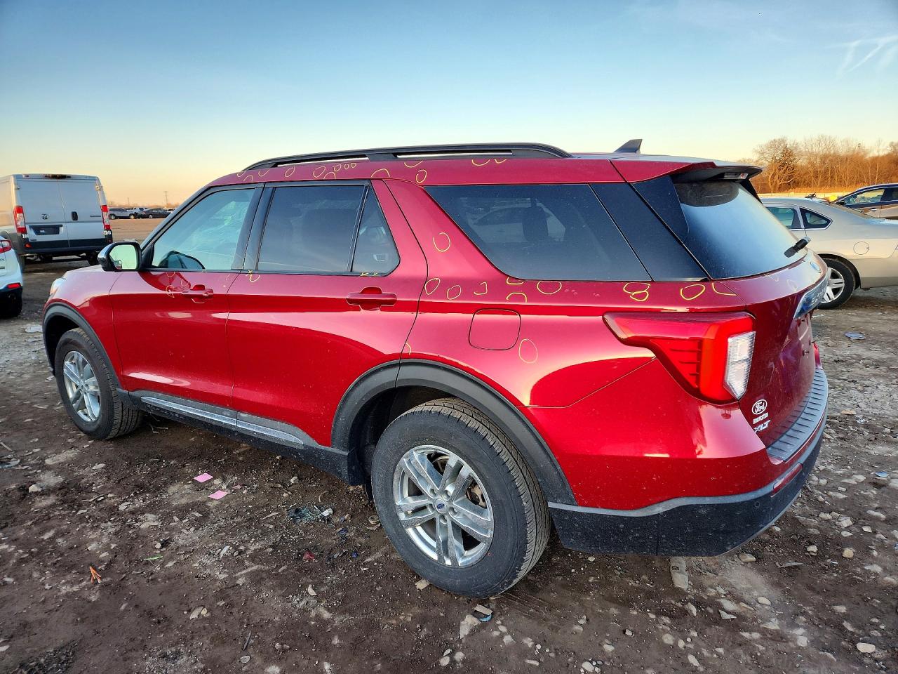 2021 FORD EXPLORER XLT photo 2