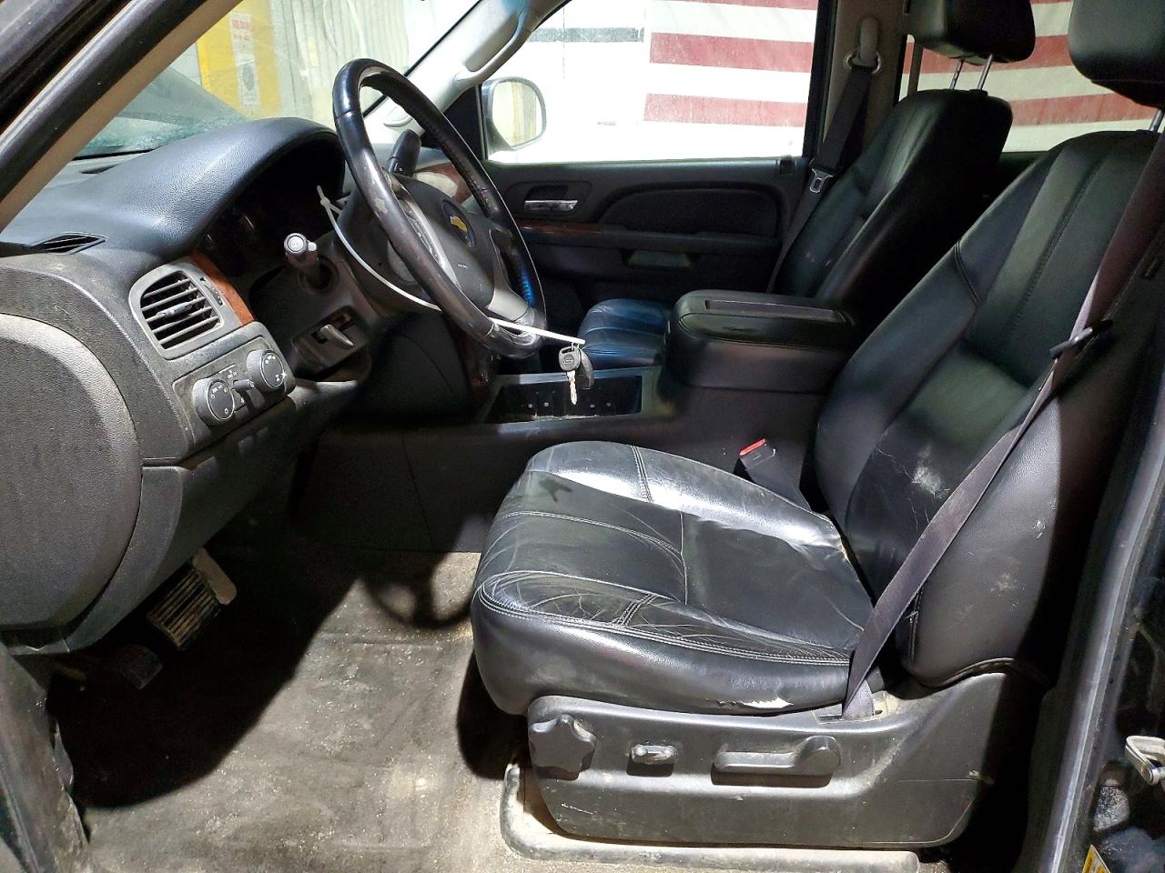 2011 CHEVROLET SUBURBAN K1500 LT photo 7