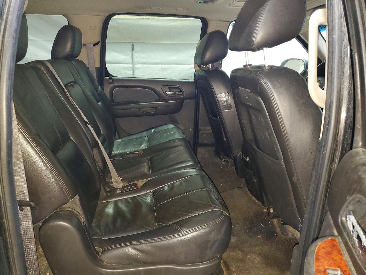 2011 CHEVROLET SUBURBAN K1500 LT photo 11