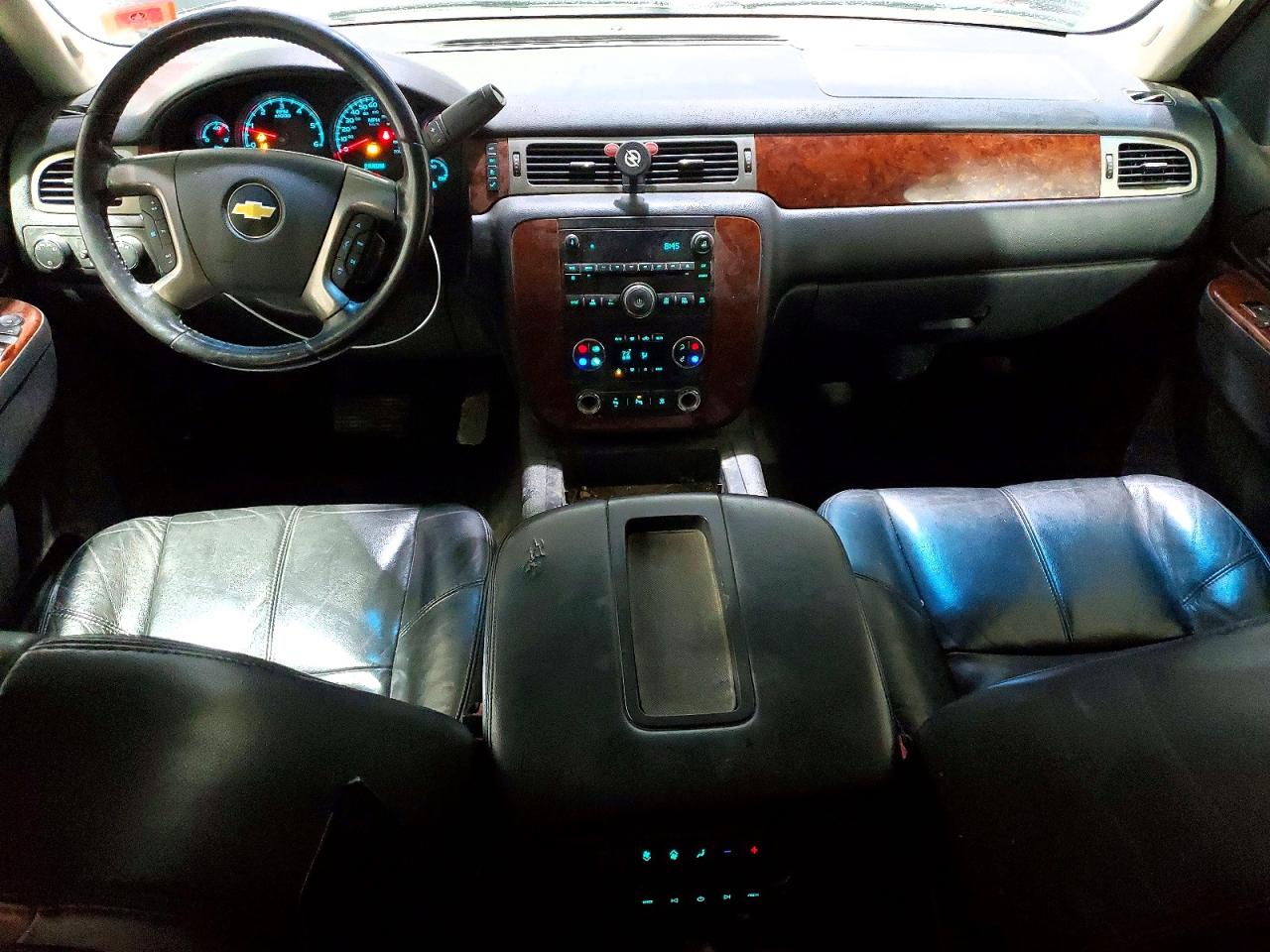 2011 CHEVROLET SUBURBAN K1500 LT photo 8