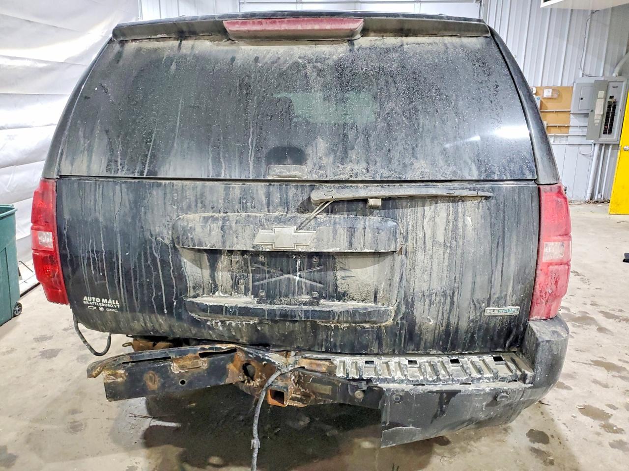 2011 CHEVROLET SUBURBAN K1500 LT photo 6