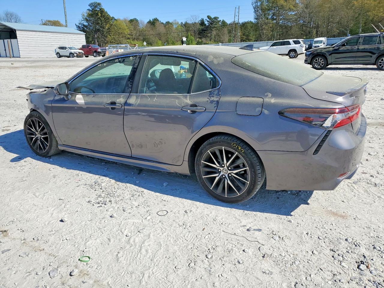 2022 TOYOTA CAMRY SE photo 3