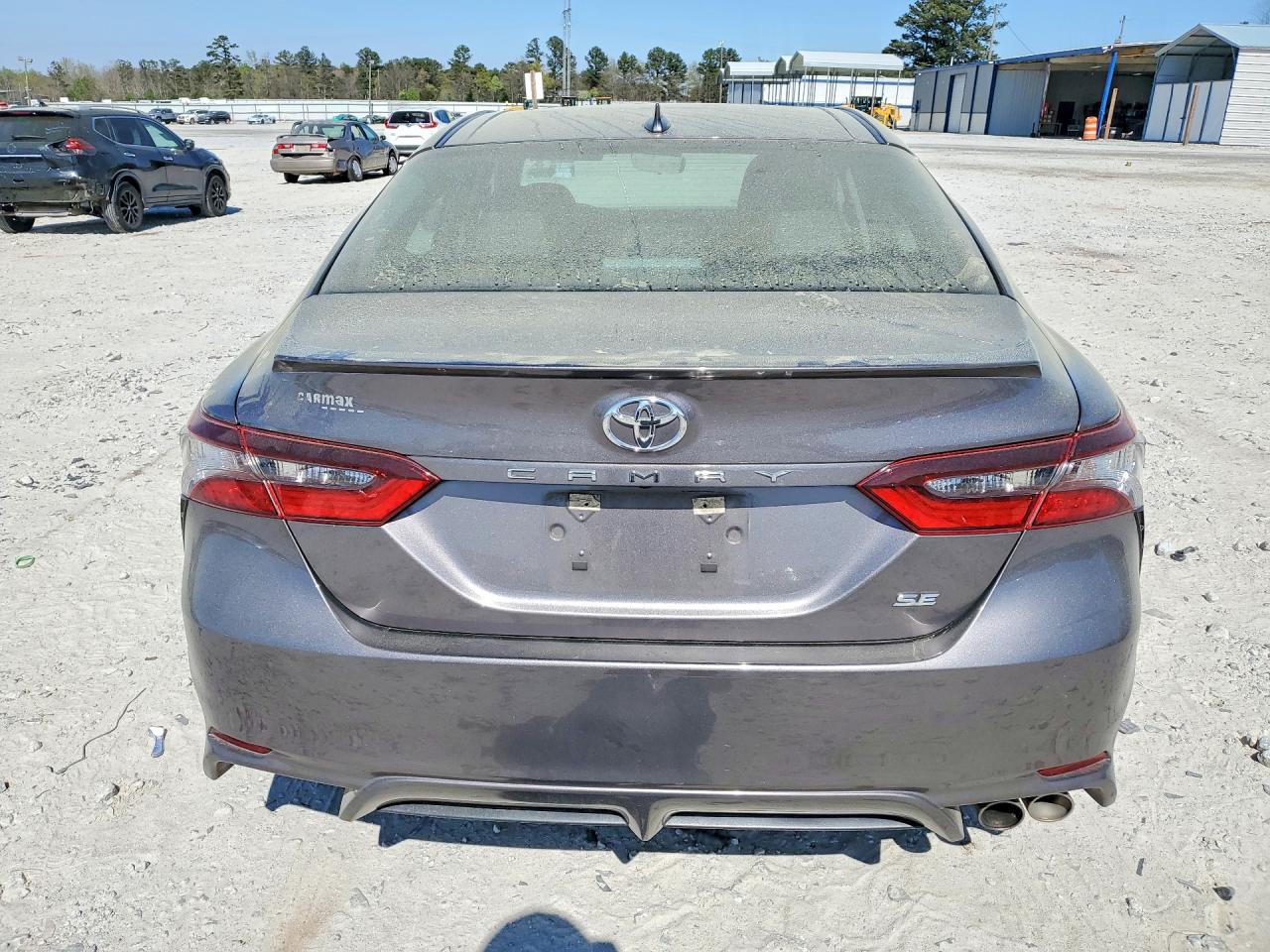 2022 TOYOTA CAMRY SE photo 11