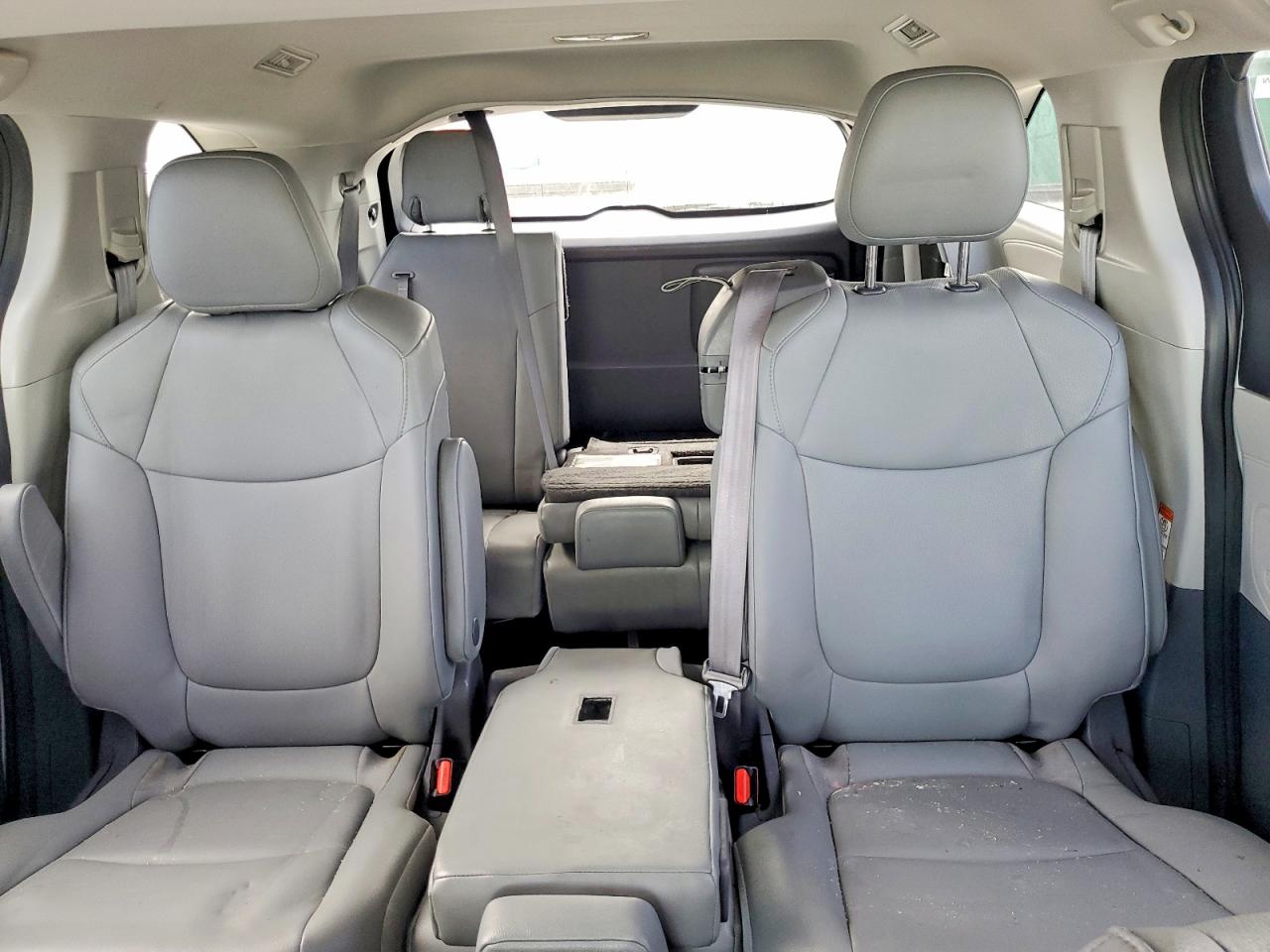 2021 TOYOTA SIENNA XLE 8-PASSENGER photo 19