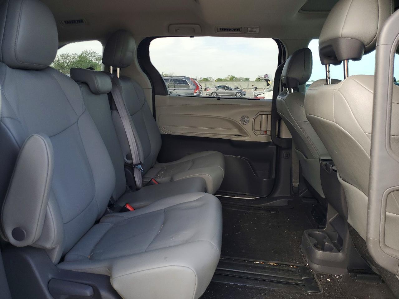 2021 TOYOTA SIENNA XLE 8-PASSENGER photo 21