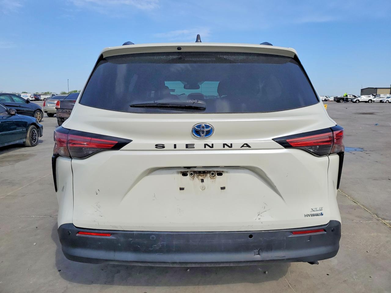 2021 TOYOTA SIENNA XLE 8-PASSENGER photo 11